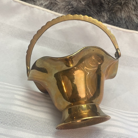 Vintage Brass Handle Basket - Picture 5 of 16